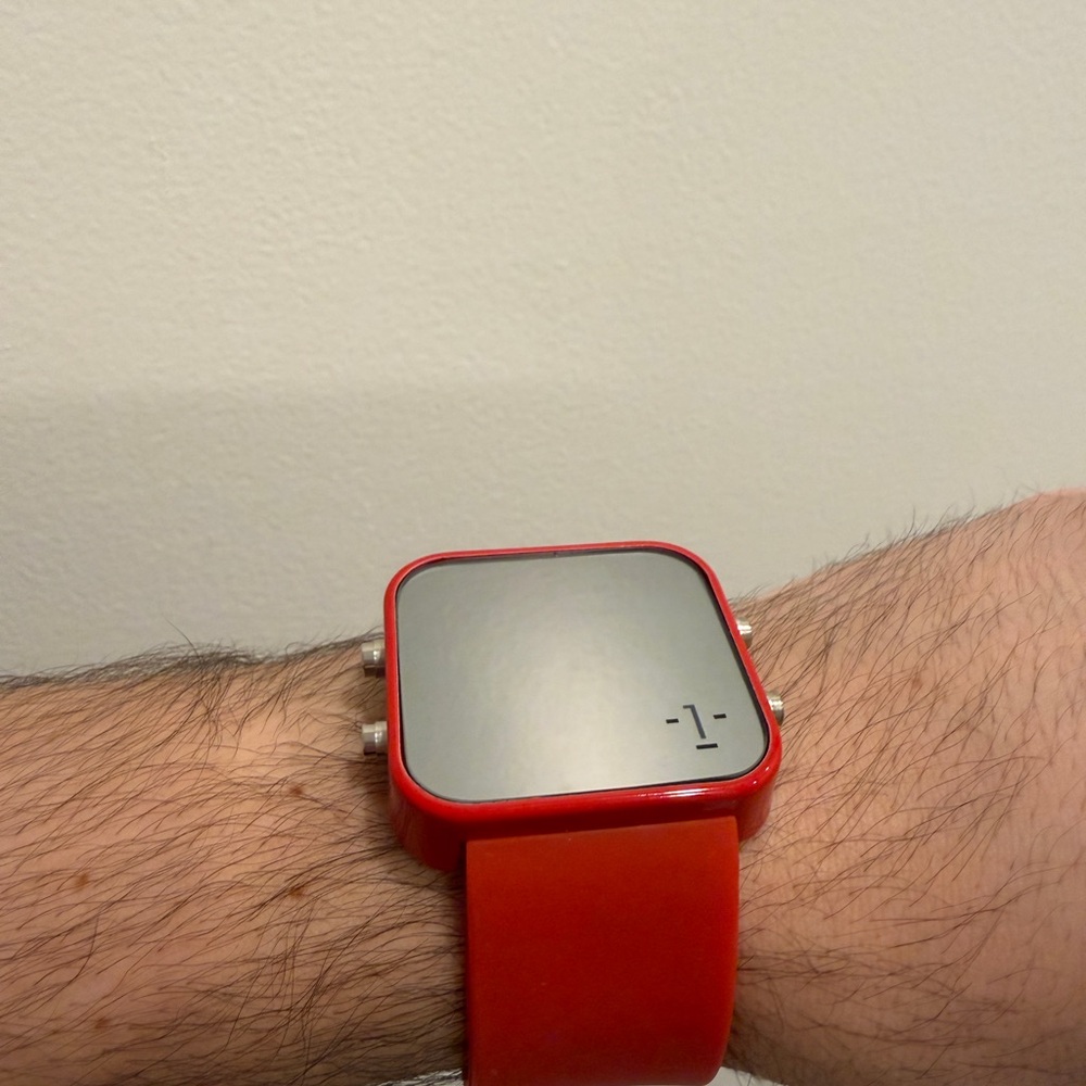 1FaceWatch Red - Picture 3 of 6